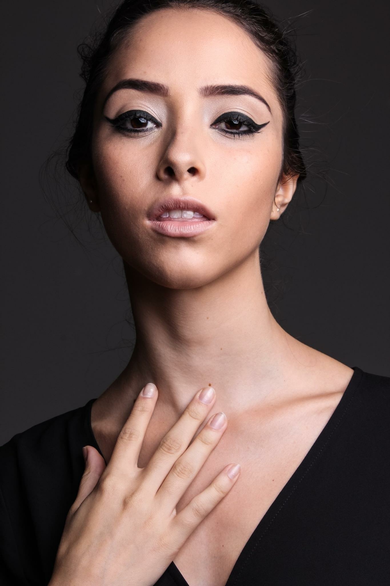 Tutorial de Maquiagem Agência Mega Model Sorocaba Modelo: Alice Sant'ana Foto: Joao Paulo Make: Jéssica Diniz maquiagem maquiador(a) docente / professor(a)