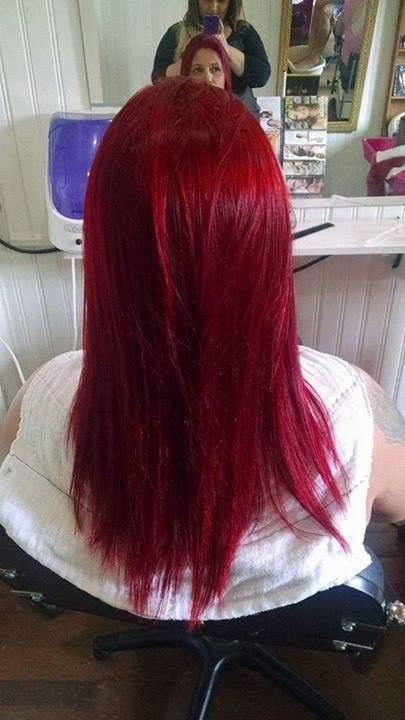Mega Hair queratinado. Cor intensa... Vermelho vivo.  Foto antes. cabelo