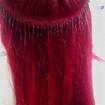 Mega Hair queratinado, Vermelho vivo. Aplicação dos tufos de cabelo natural. Foto durante.