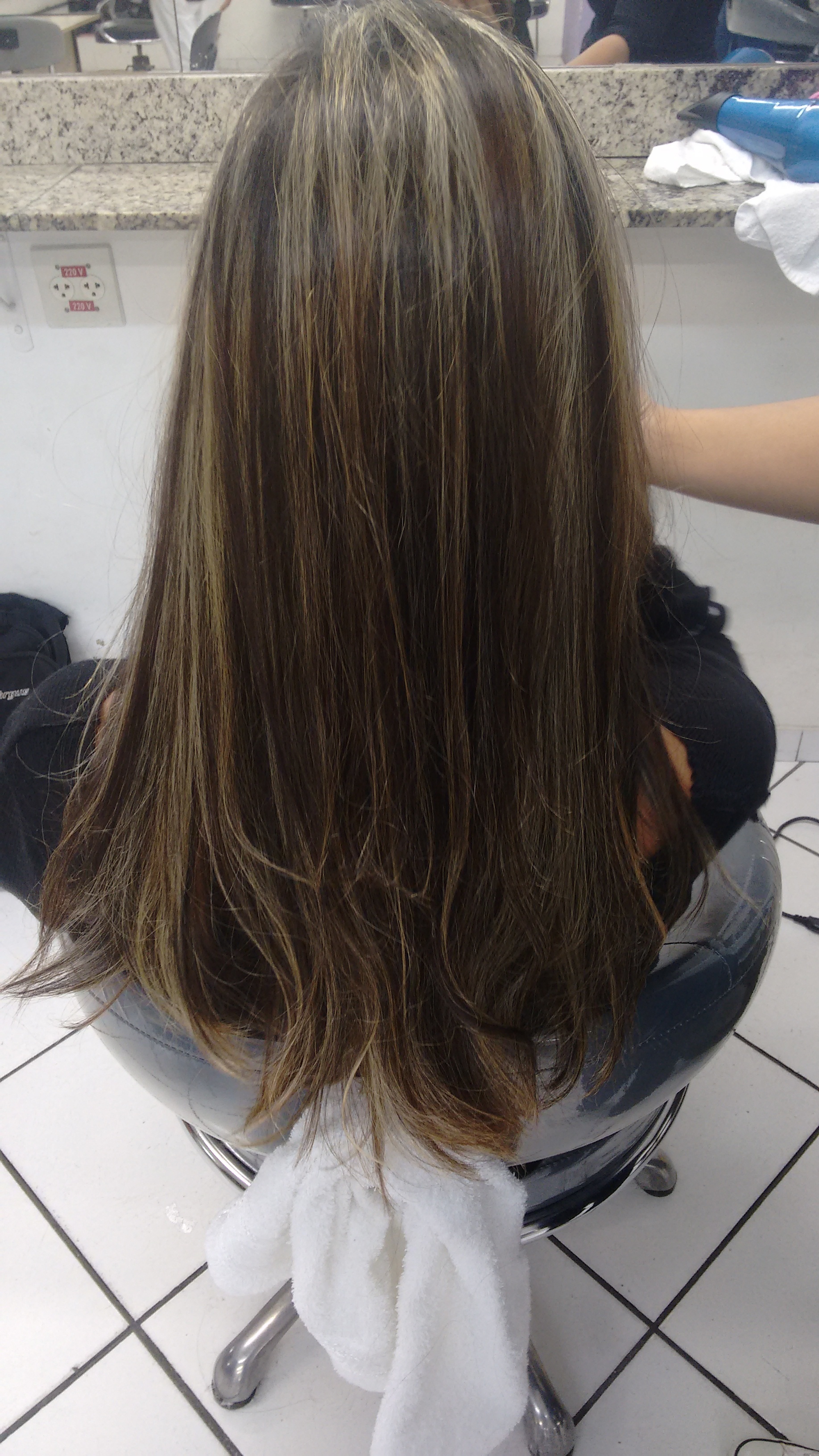 #cabelocommechas
 cabelo auxiliar cabeleireiro(a) recepcionista cabeleireiro(a)