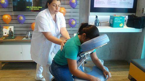 Quick Massage Evento na Loja OI em Pouso Alegre comemoração ao Dia das Mães outros massoterapeuta