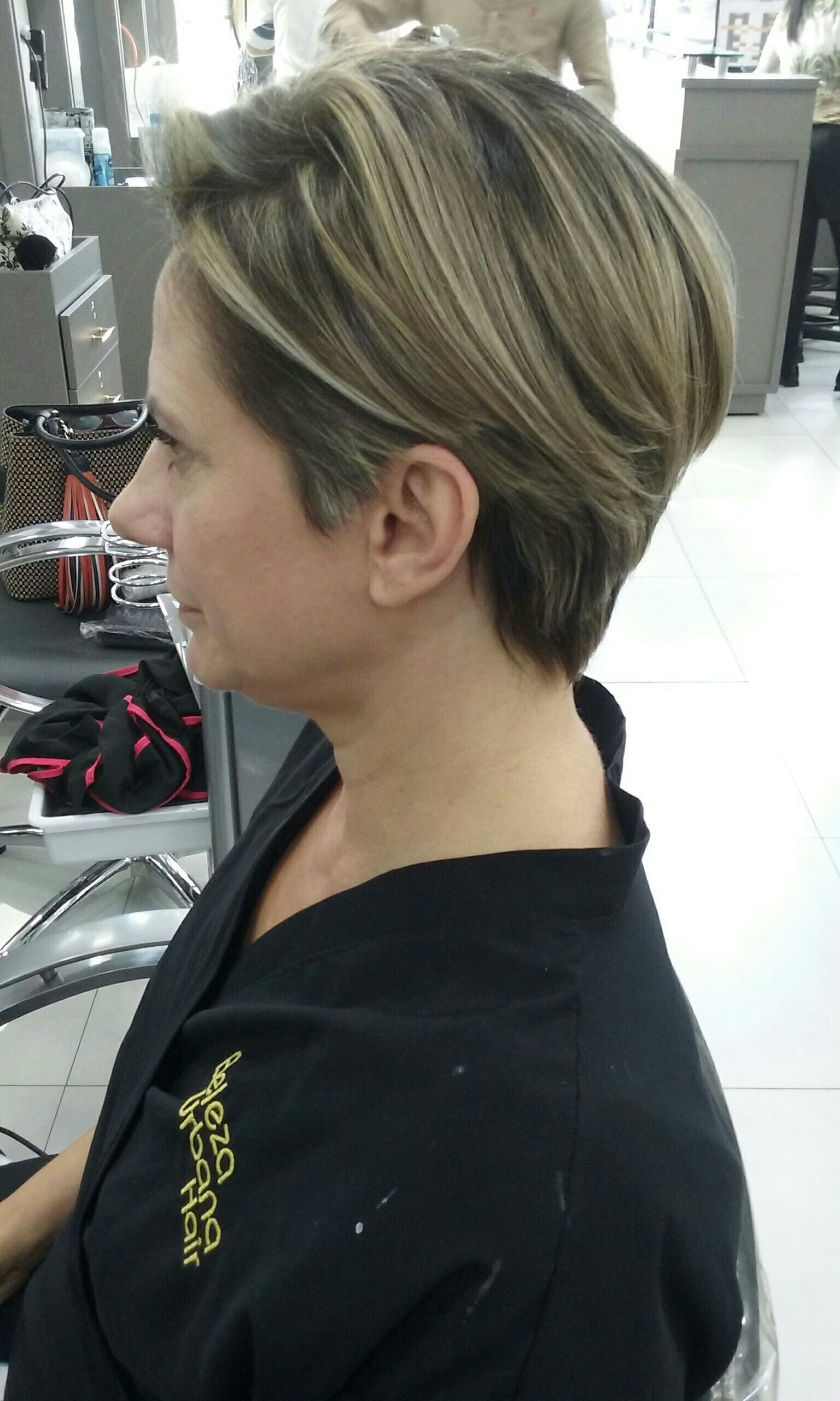 Corte e cor. cabelo 