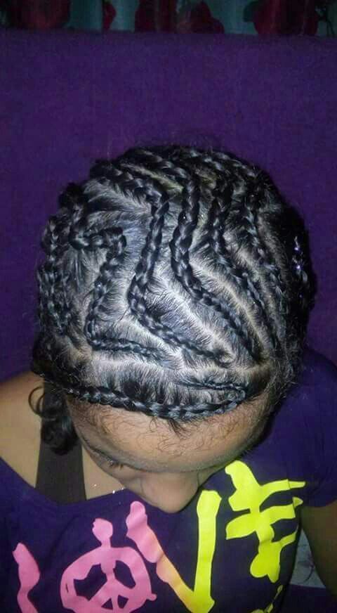 Tranças De Raiz Designer pra Homens e mulheres q são fãs do Diferente. cabelo cabeleireiro(a)