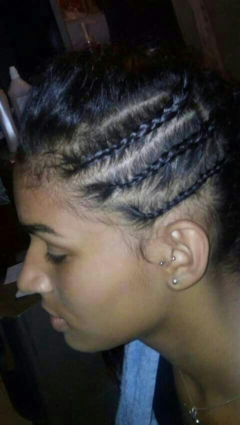 Tranças de Raiz lateral Ideal qualquer eventos. A escolha do cliente dá um efeito moderno e despojado. Podendo se usar em cacheada e lisa com efeito de escova cacheada ou penteado preso. cabelo cabeleireiro(a)