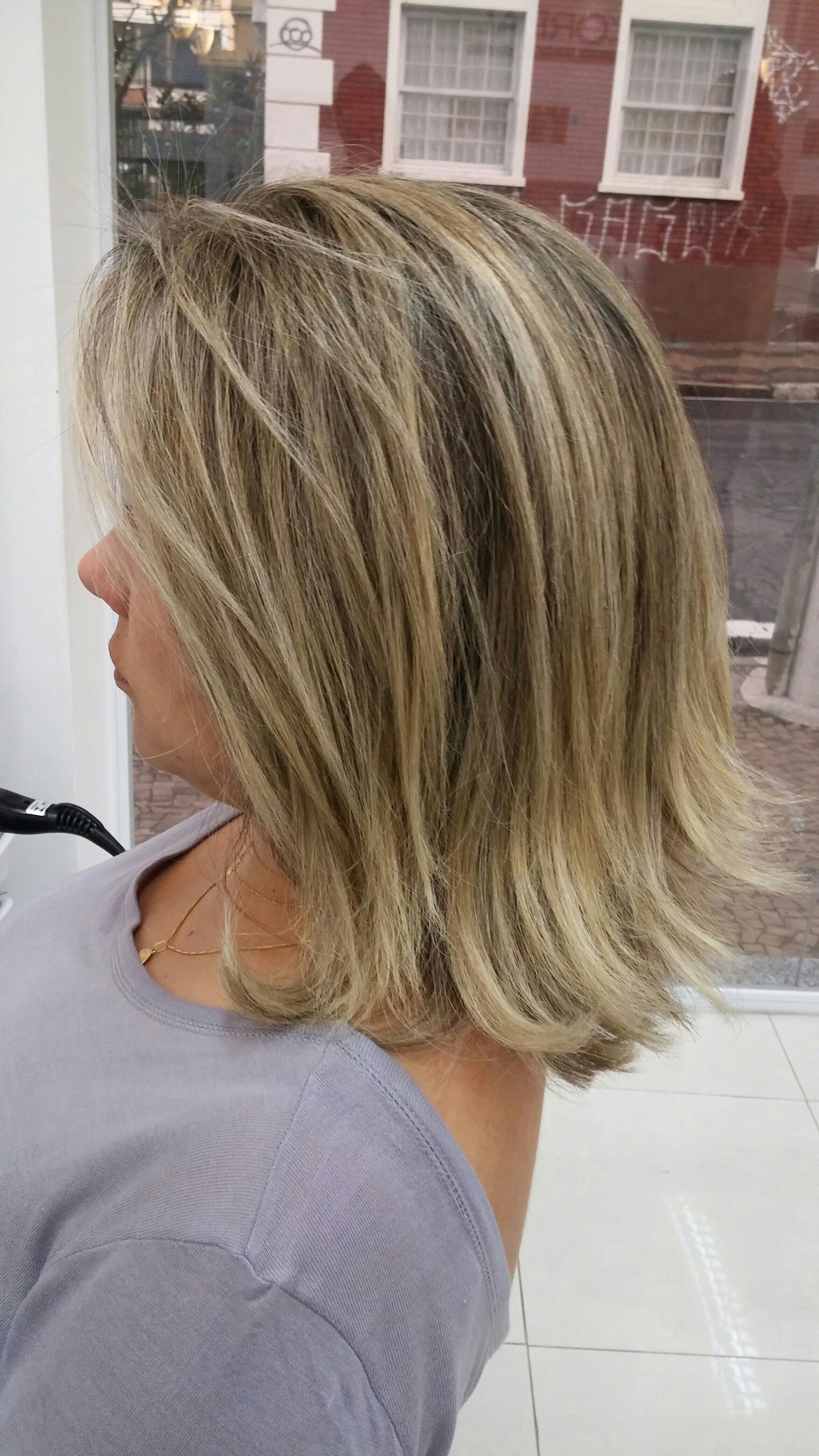 Retoque de mechas. Foram utilizados produtos da L'Oréal cabelo cabeleireiro(a)