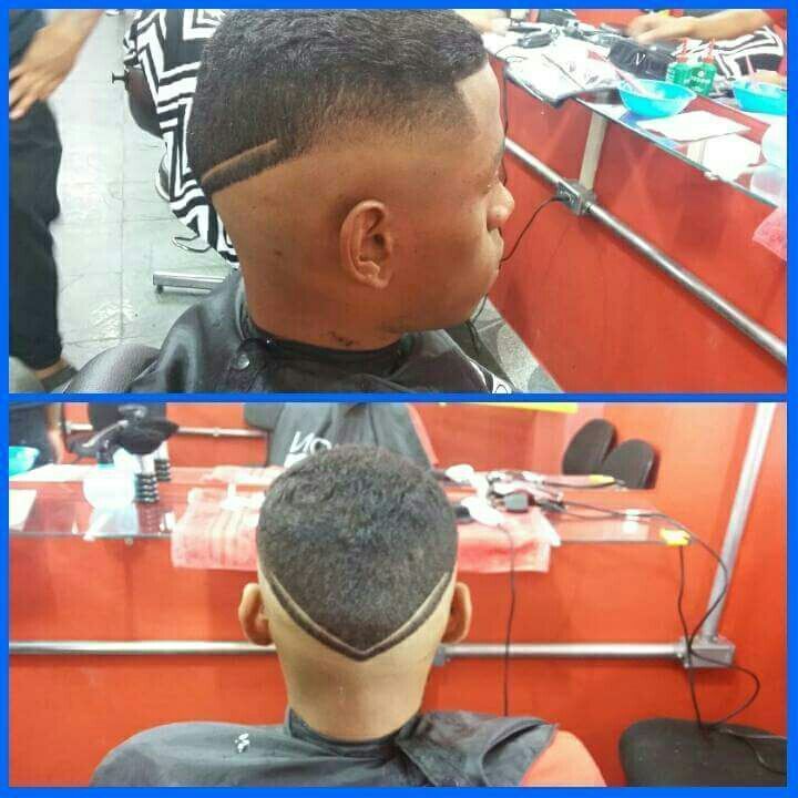 Corte navalhado com risco em V cabelo cabeleireiro(a) cabeleireiro(a) barbeiro(a) barbeiro(a)