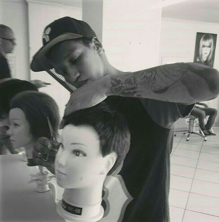 Aula pratica com bonecos na escola teruya em são Paulo ... cabelo barbeiro(a)