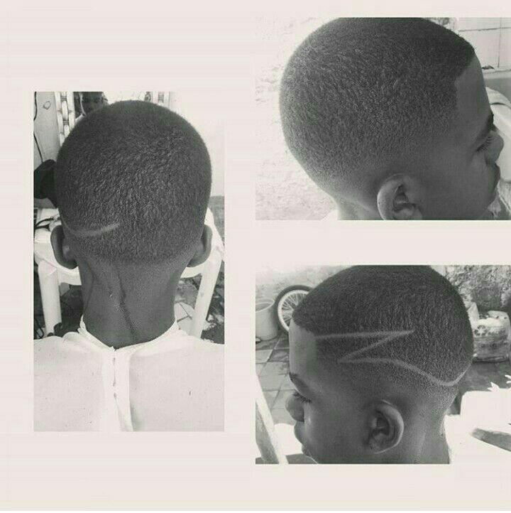 Esse foi logo bo inicio do meu primeiro curso um amigos quis q eu treinace meus cortes nele , esse foi um corte degrade c máquina de 0 a máquina 2 c uma risca diferenciada em Z cabelo barbeiro(a)