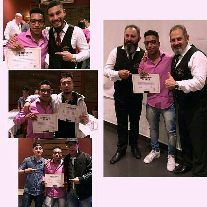 Professores e alunos na formatura * cabelo barbeiro(a)