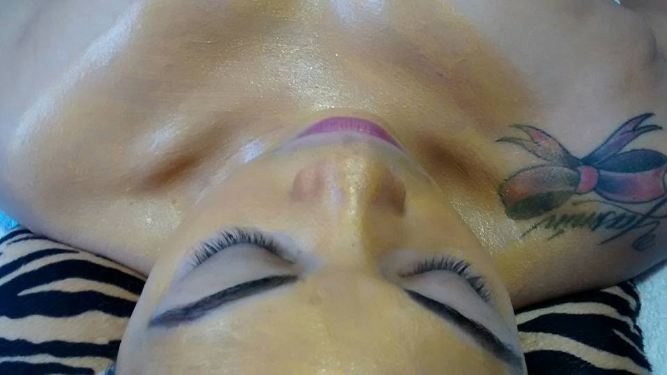 Limpeza de pele e Hidratação com Máscara de Ouro estética esteticista