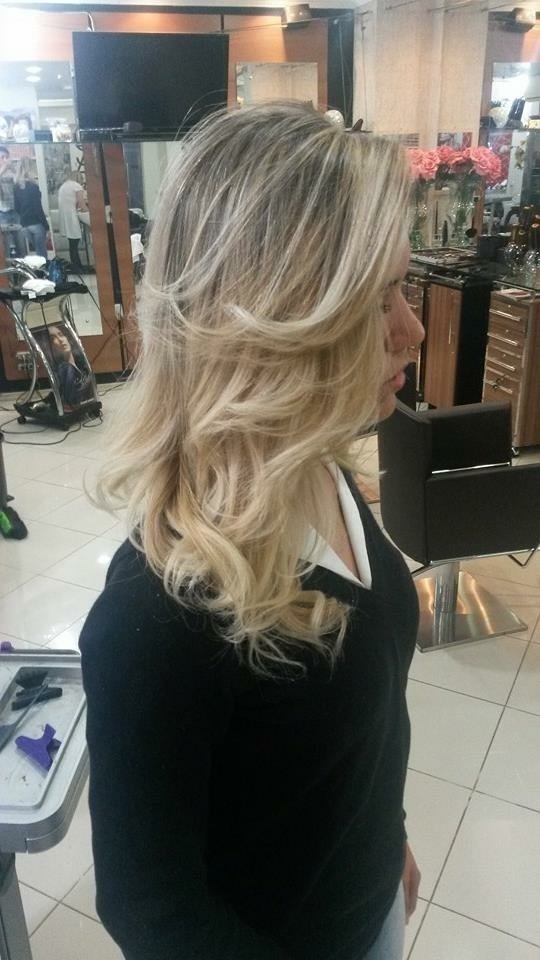 Mechas com pontas iluminadas by ThiagoSeguetto #mechas #luzes #loiro #perola 
 cabelo auxiliar cabeleireiro(a)