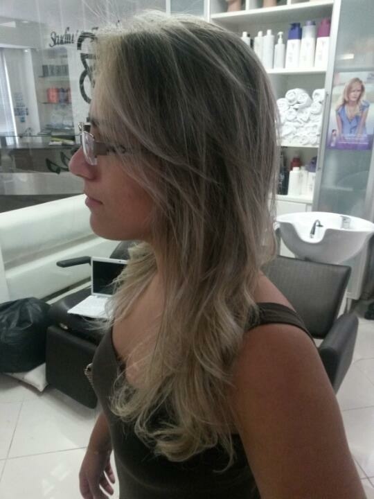 Mechas com pontos de luz. #blond #byThiagoSeguetto #pontosdeluz #pontasiluminadas #loiro #blond #mechas cabelo auxiliar cabeleireiro(a)