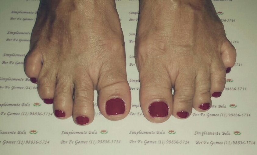 E segunda começou asssim...vermelho top da Risque, doce orgulho, cliente satisfeita!  unha manicure e pedicure depilador(a) designer de sobrancelhas