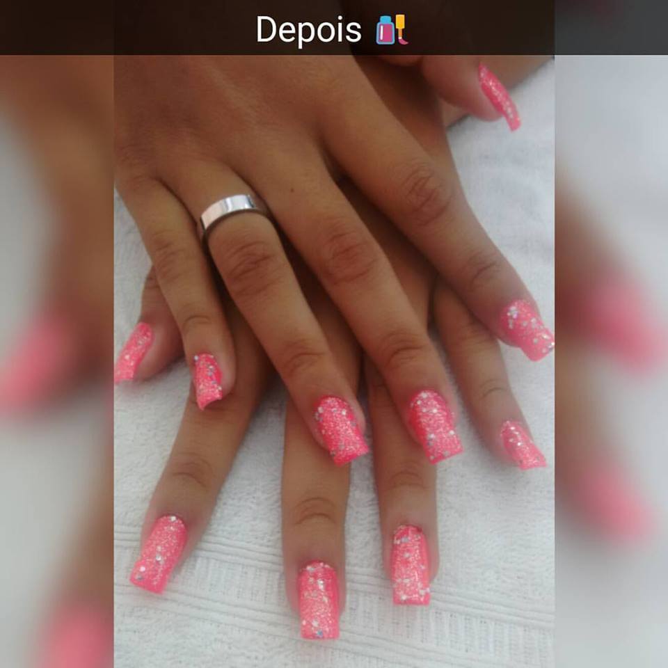 Alongamento de unha em gel unha assistente esteticista auxiliar administrativo auxiliar cabeleireiro(a) escovista esteticista vendedor(a) depilador(a) recepcionista cabeleireiro(a) manicure e pedicure designer de sobrancelhas