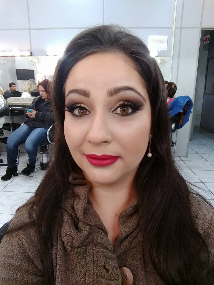 Esfumado sem marcação tons neutros olhos abertos maquiagem maquiador(a) designer de sobrancelhas