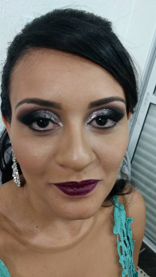 Madrinha Sofisticada olhos abertos maquiagem maquiador(a) designer de sobrancelhas