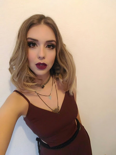 Formanda esfumado sem marcado em tons de nude

Cabelo com ondas e volume maquiagem maquiador(a) designer de sobrancelhas