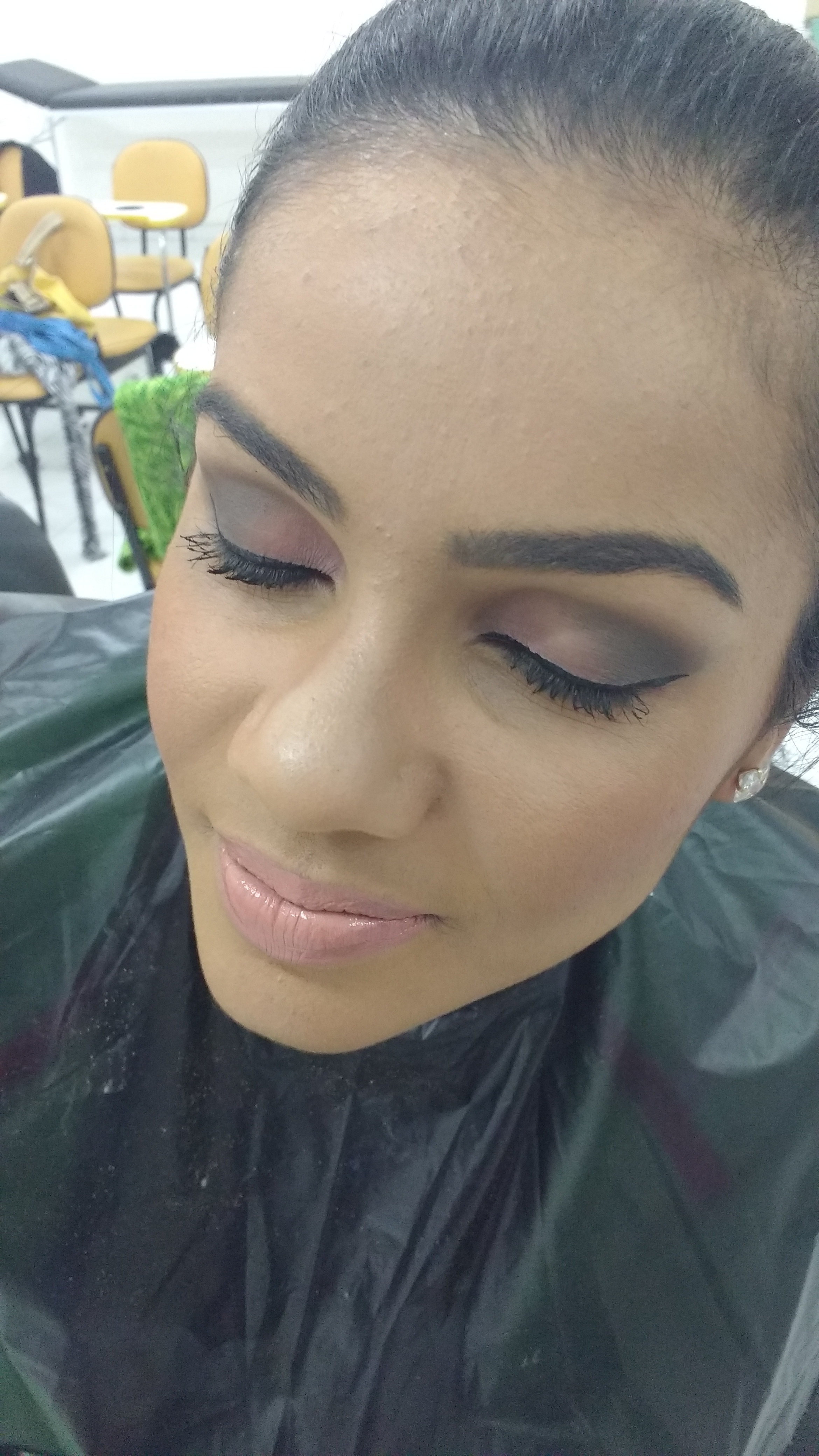 maquiagem recepcionista designer de sobrancelhas maquiador(a) auxiliar administrativo