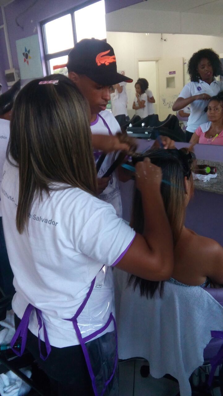 Começando o processo de transformação  cabelo estudante (cabeleireiro)