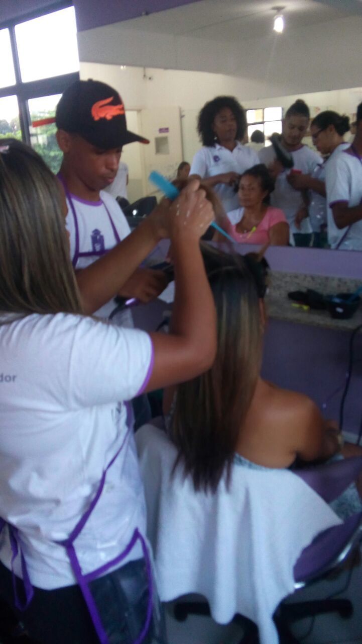 Chegando lá  cabelo estudante (cabeleireiro)