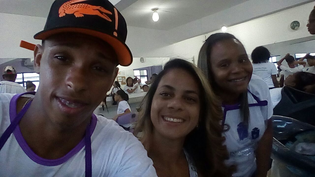 Eu e cliente satisfeita nos arrasamos  cabelo estudante (cabeleireiro)