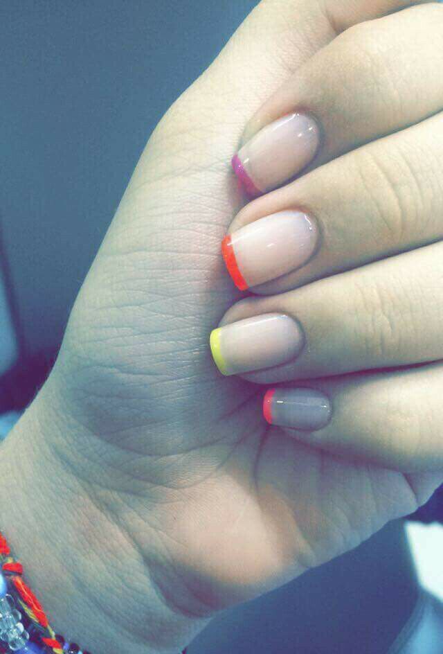 para quem gosta de francesinha colorida.linda depilador(a) manicure e pedicure