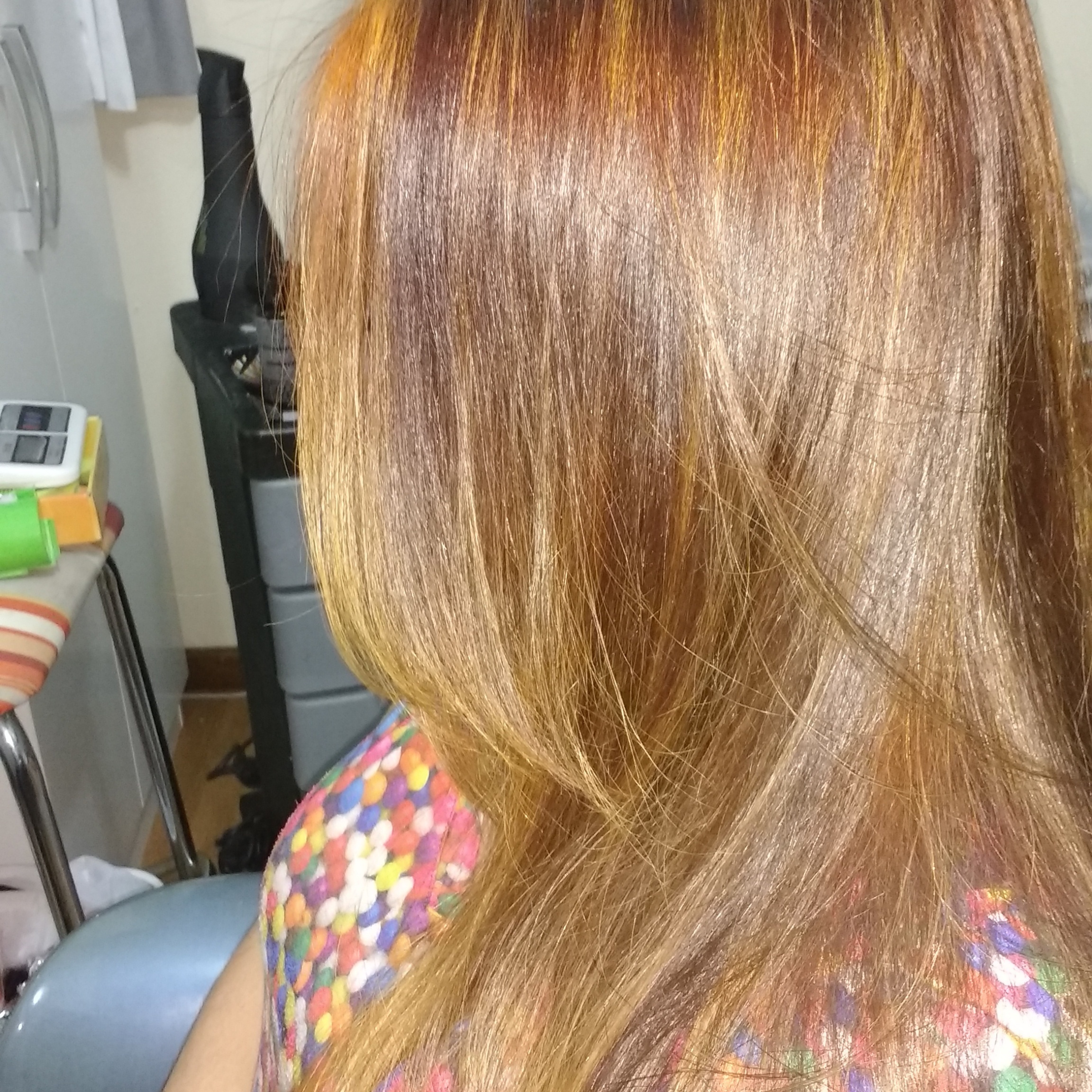 Ruiva iluminada... cabelo cabeleireiro(a)
