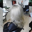 Mechas platinadas em um tom de 9.88 ,puxado 95% na touca
