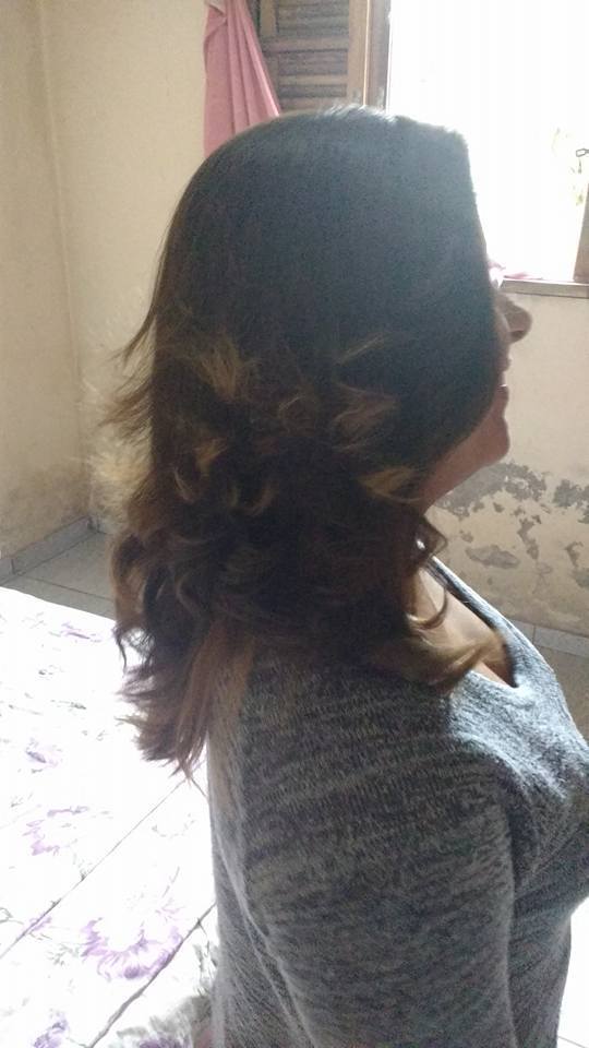 Escova e Chapinha cabelo auxiliar cabeleireiro(a)