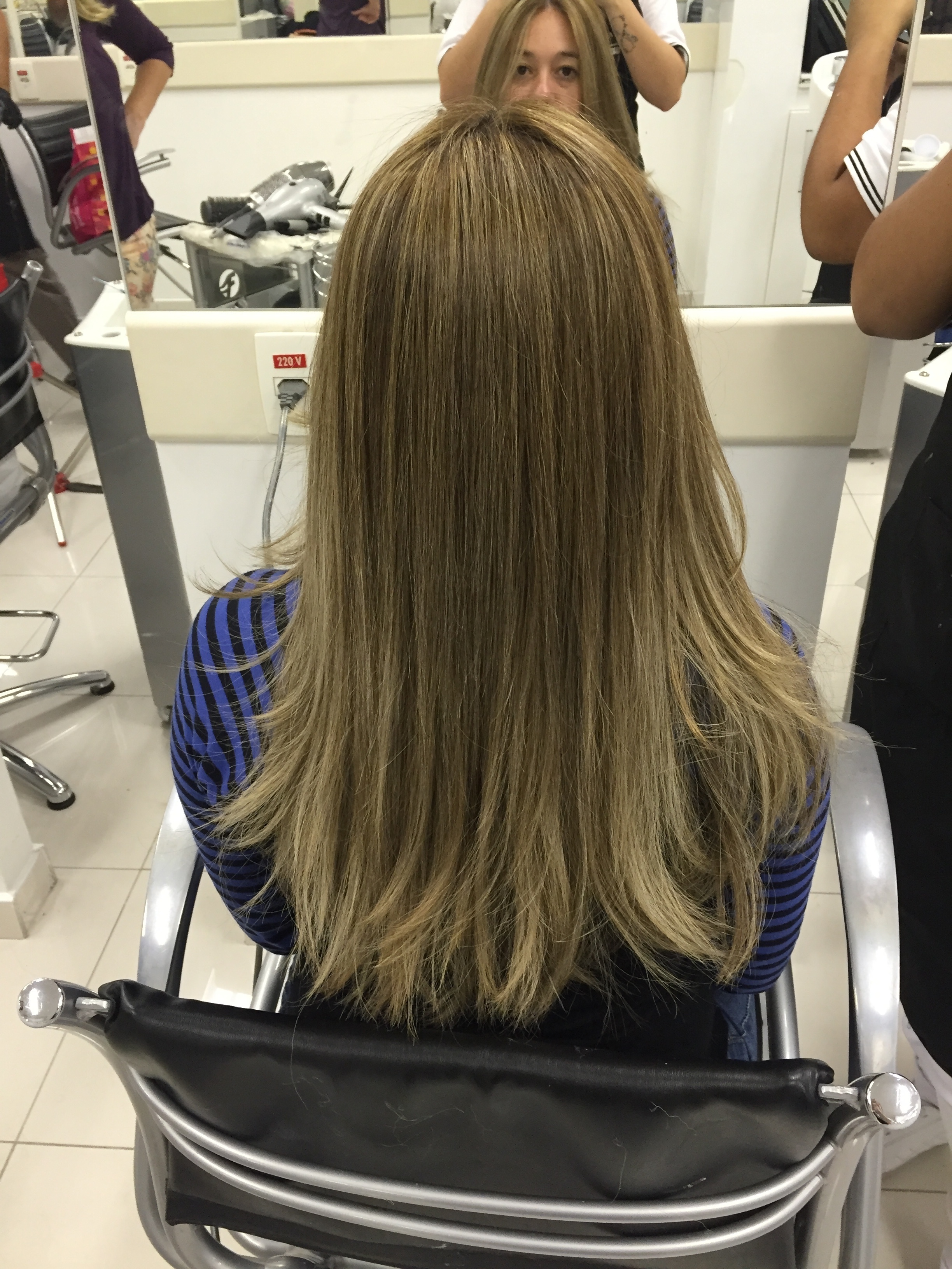 cabelo estudante (cabeleireiro) auxiliar cabeleireiro(a) auxiliar administrativo
