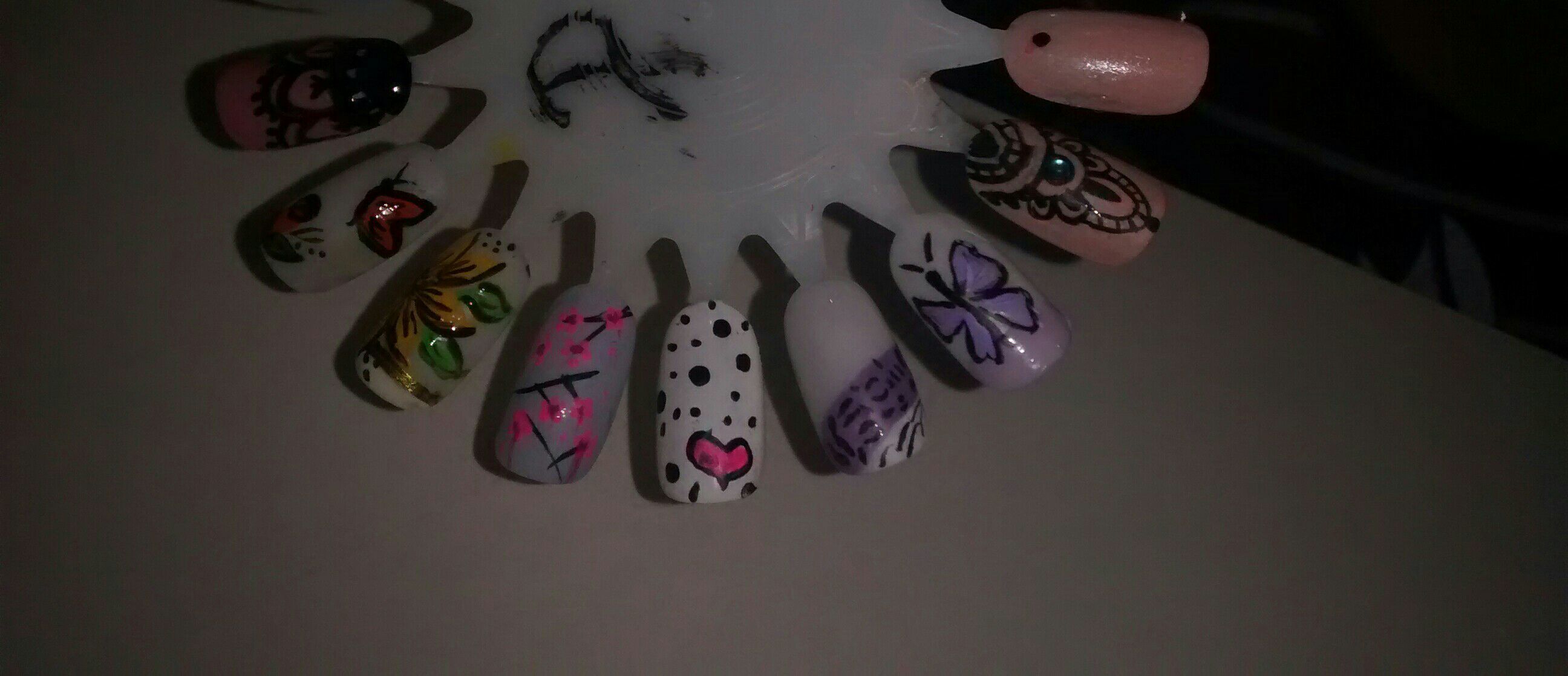 Alguns modelos de desenhos . unha manicure e pedicure