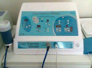 A Crio Thermo Master é utilizada nos tratamentos corporais para celulite, gordura localizada, redução de medidas e flacidez de pele. Na celulite e gordura localizada, são tratadas com fármacos tópicos através da iontoforese, que promove a penetração dos agentes químicos pela pele, favorecendo em resultado mais rápido. Na flacidez de pele, atua através de micro-corrente aplicadas pelo aparelho.

A técnica combina de forma alternada a crioterapia com a termoterapia, permitindo uma variação de temperatura de -1°C a 45°C. estética esteticista