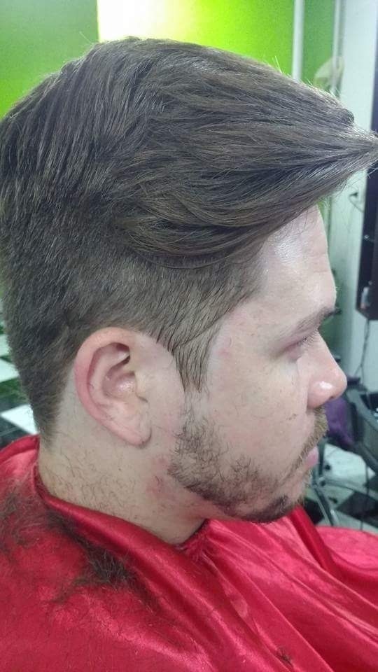 FRANJA DIAGONAL EM CAMADAS cabelo cabeleireiro(a) docente / professor(a) barbeiro(a)
