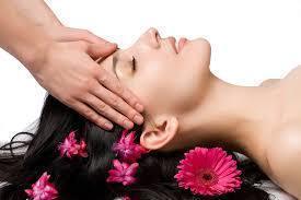 Massagens Terapeuticas: Relaxante, Ayurvédica, Shiatsuterapia, Bambuterapia, com Pindas, com velas. 
As massagens terapêuticas  relaxam o corpo e  a mente.  Ajudam no combate ao estresse e dores musculares  e esgotamento.
 estética outros empresário(a) aromaterapeuta