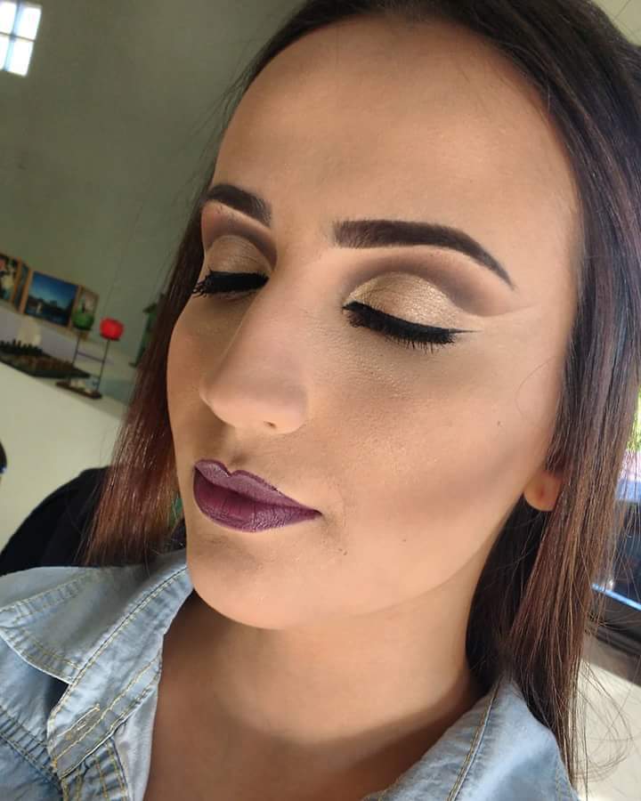 Cut crease aberto com delineado delicado para a cliente Eduarda ❤ maquiagem maquiador(a) designer de sobrancelhas cabeleireiro(a)