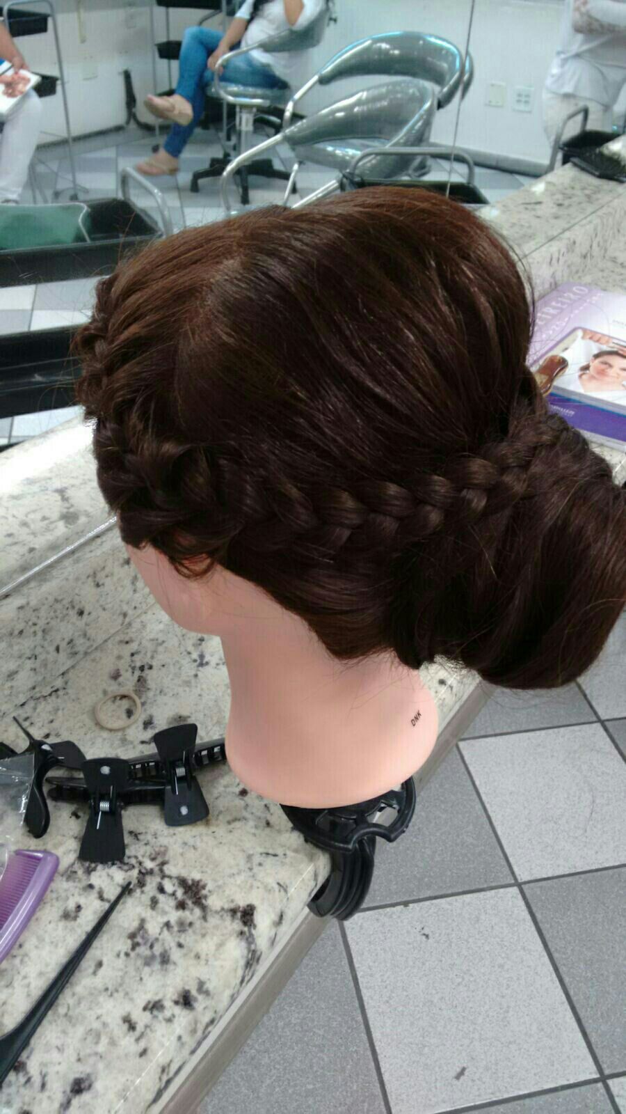 cabelo cabeleireiro(a) outros estudante auxiliar administrativo assistente esteticista
