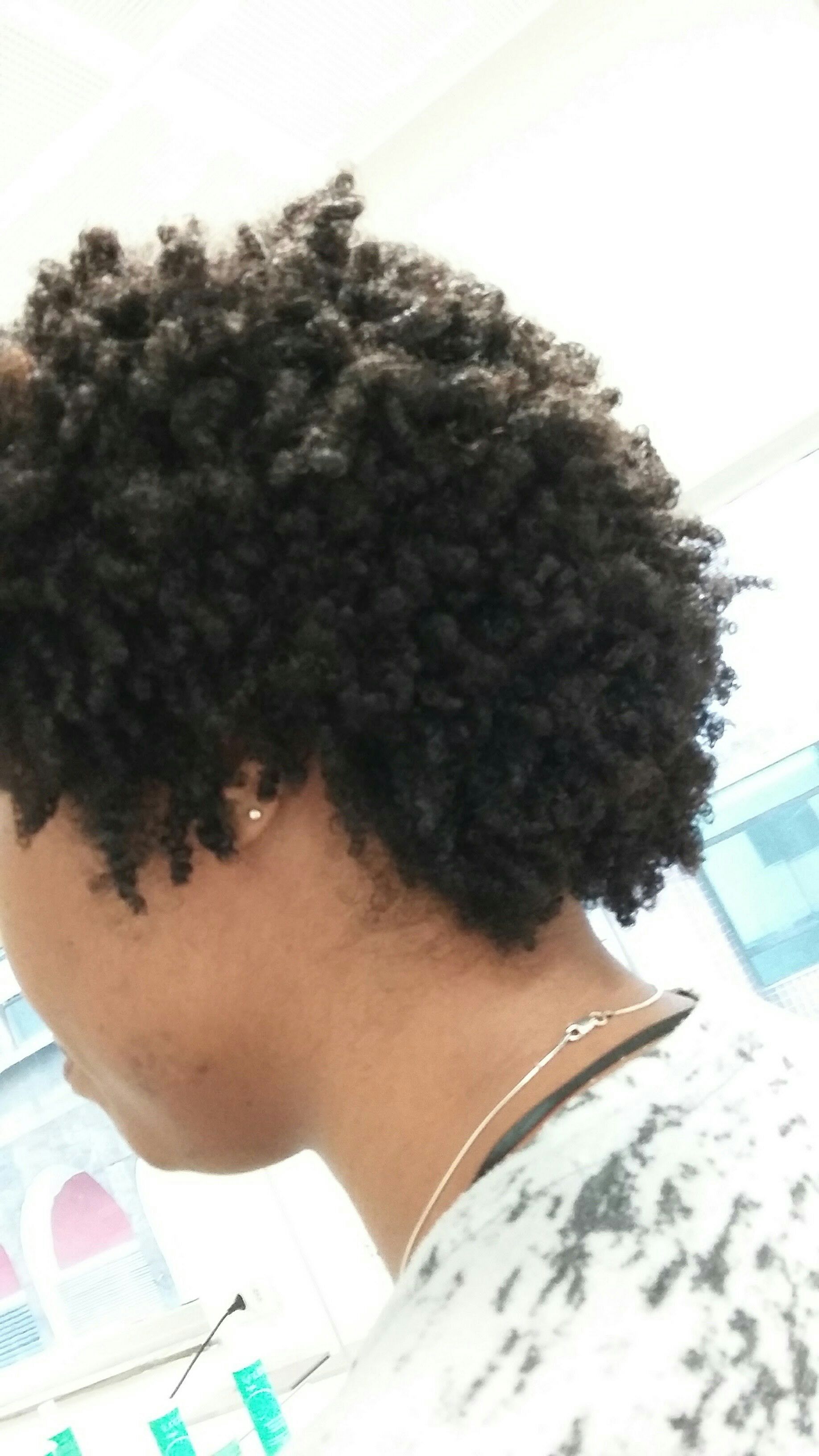 corte americano em criança cabelo cacheado