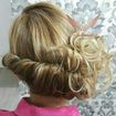 Penteado lateral torcido para madrinha ou convidada de casamento