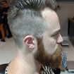 Barba e cabelo.