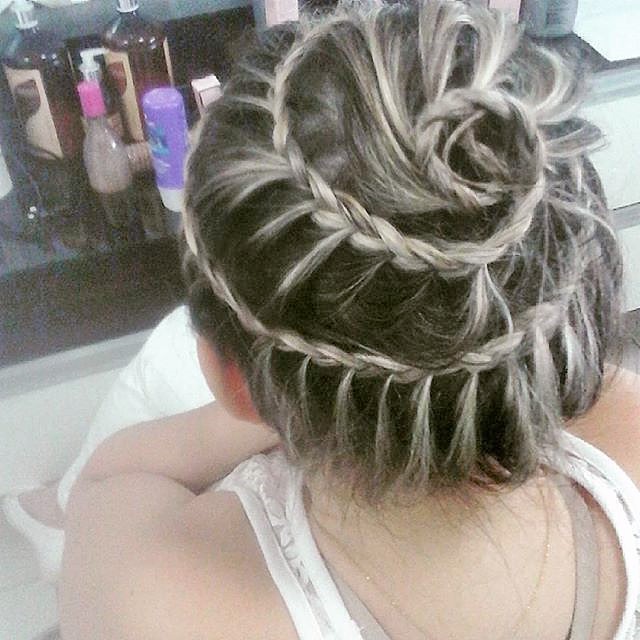 Penteado  cabeleireiro(a) maquiador(a) escovista stylist / visagista