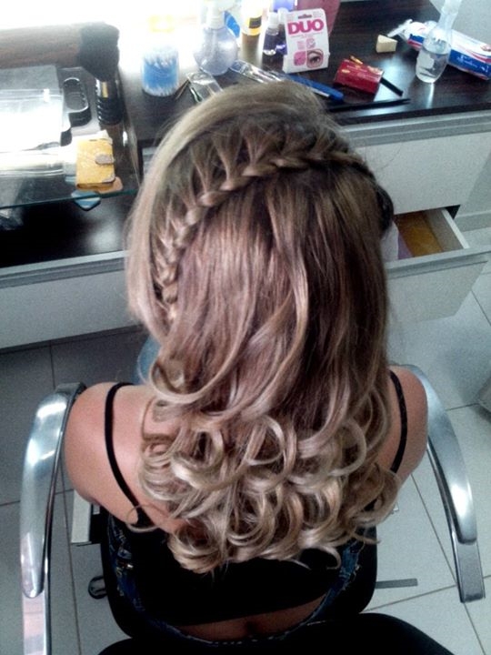 Trança Tiara com cachos  cabelo cabeleireiro(a) maquiador(a) escovista stylist / visagista