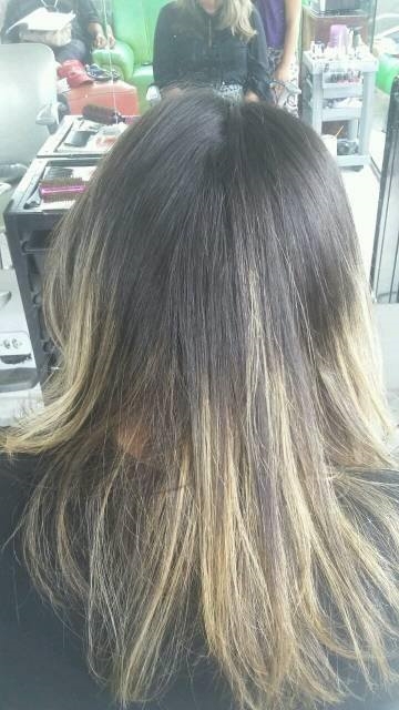 Preparação para luzes . cabelo cabeleireiro(a) maquiador(a) escovista stylist / visagista