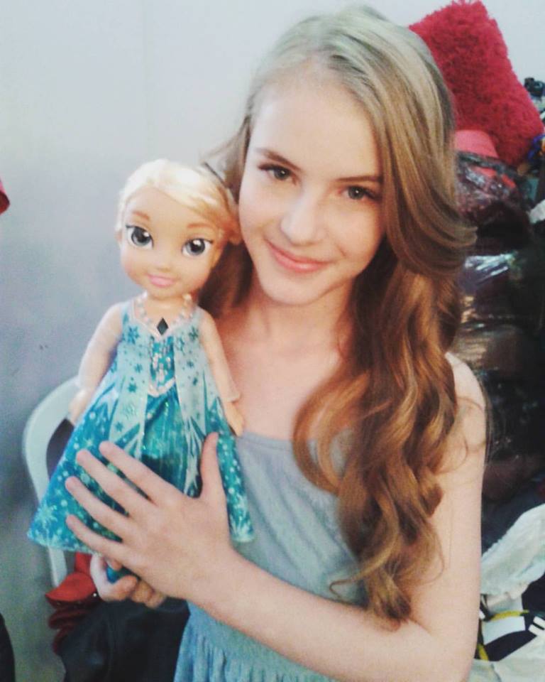 Boneca Para Maquiar Elsa Frozen Musical Com Maquiagem