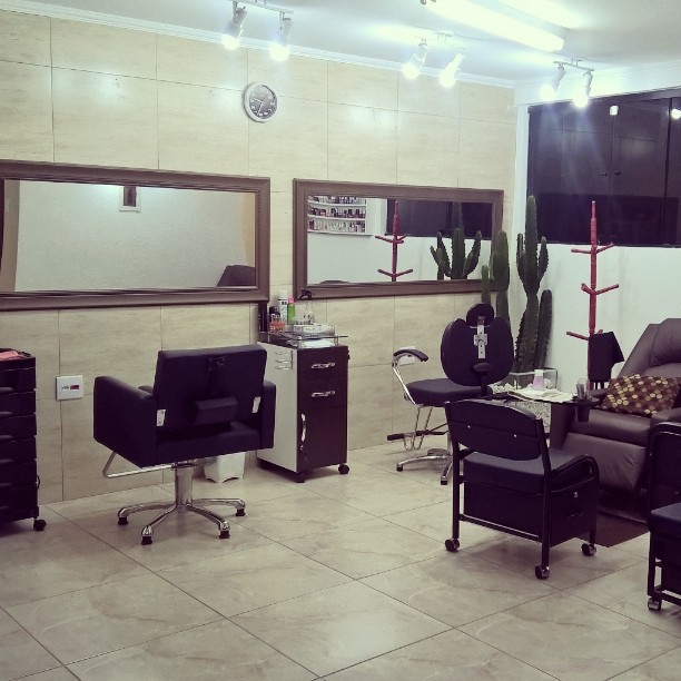 espaço Cabeleireiros 2 cadeiras  cabelo