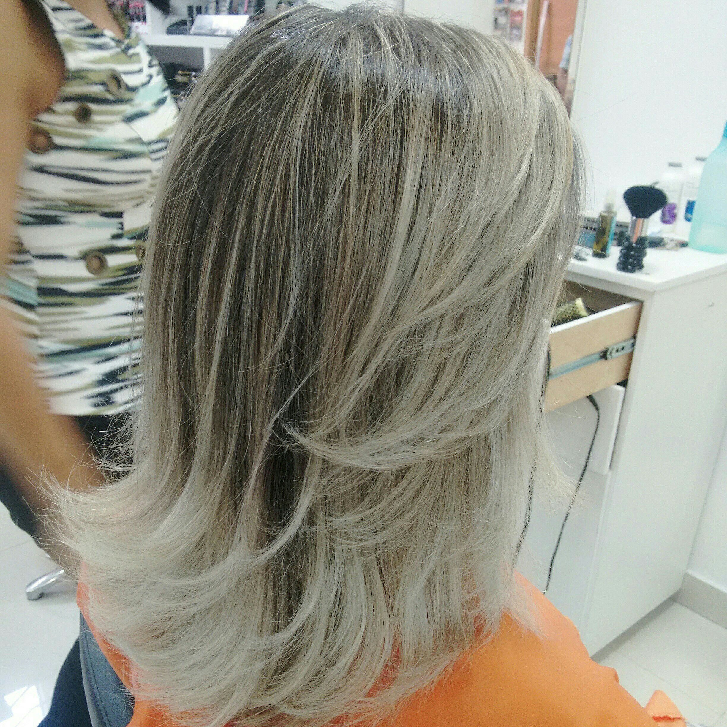 Mechas cabelo cabeleireiro(a) maquiador(a) designer de sobrancelhas stylist / visagista