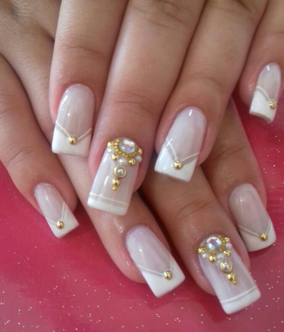 Francêsinha bem delicada  unha com jóias de luxo.... unha manicure e pedicure manicure e pedicure manicure e pedicure