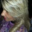 Luzes na raiz, com a cor em harmonia  com o mega hair