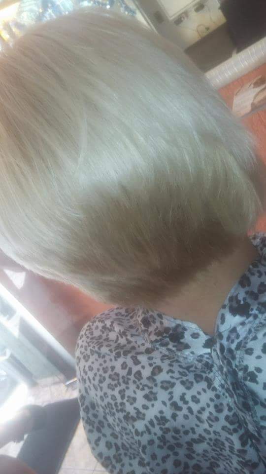 Corte e reconstrução  cabelo cabeleireiro(a) esteticista