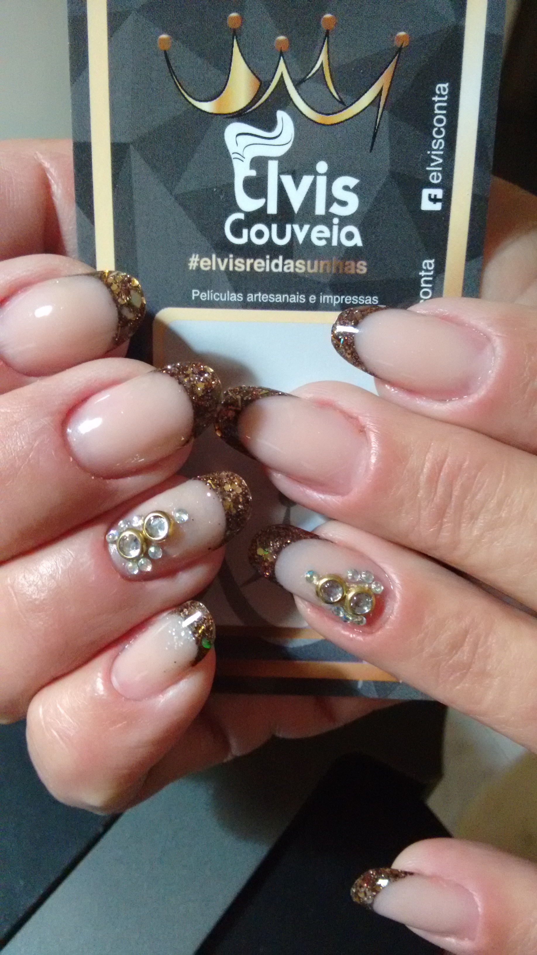 Corte Contínuo e alongamento em acrílico. 
 unha manicure e pedicure massoterapeuta