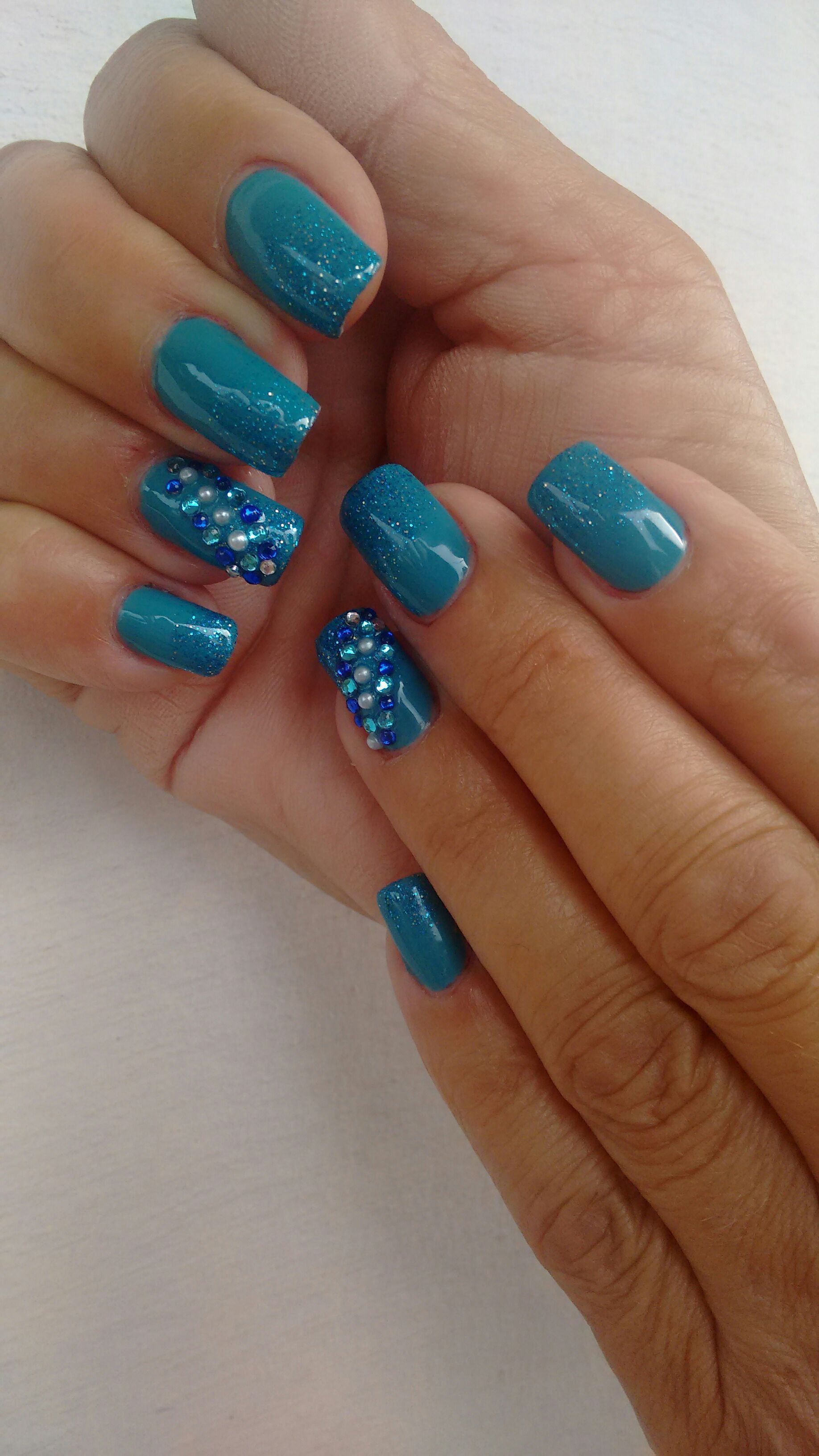 Esmaltação em gel  realizado após 1 semana da unha postada anteriormente.  A cliente queria mudar a cor. 
#nails #unhas #alongamentodeunhas #esmalteemgel unha manicure e pedicure massoterapeuta